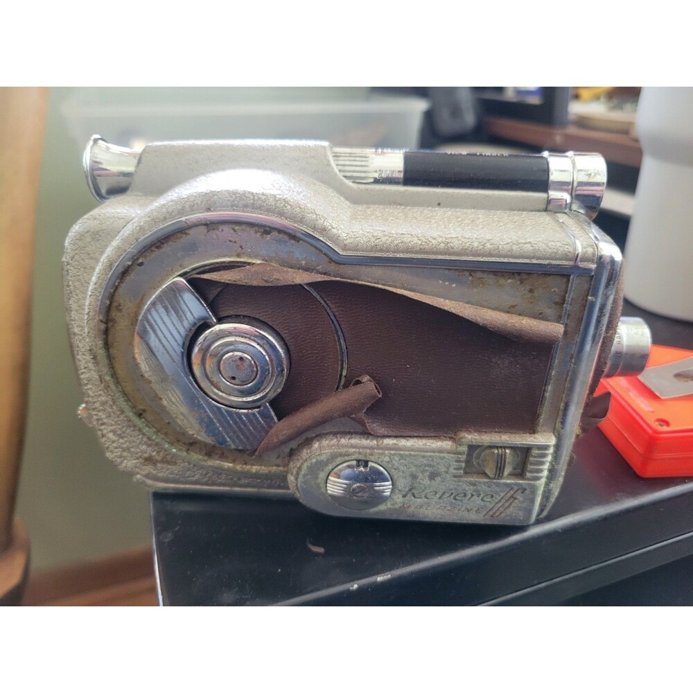 VINTAGE Revere Magazine Model 16  Movie Camera - Picture 10 of 16